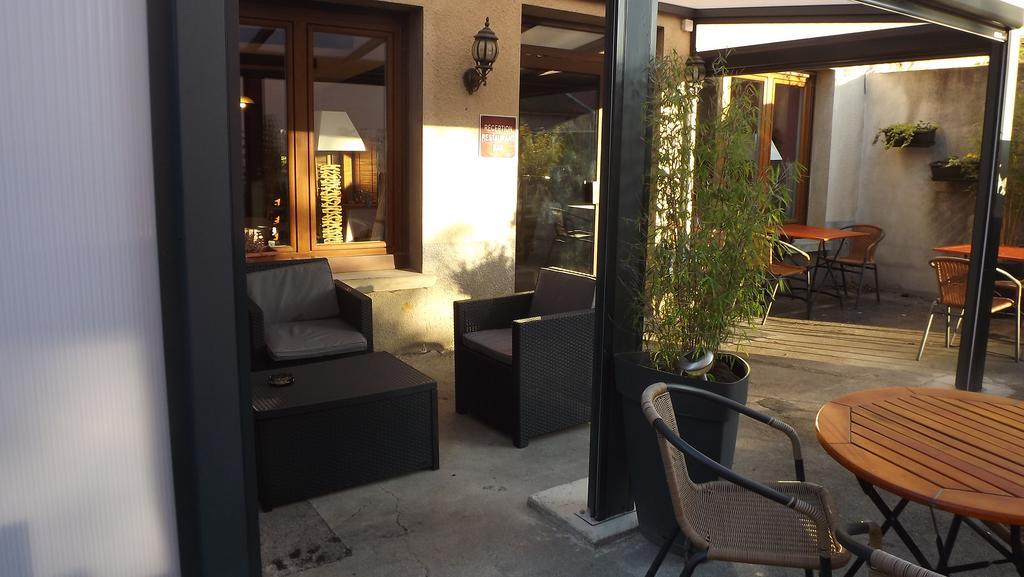 Logis Hotel Restaurant Auberge Du Cheval Blanc Chamouilley Exterior foto
