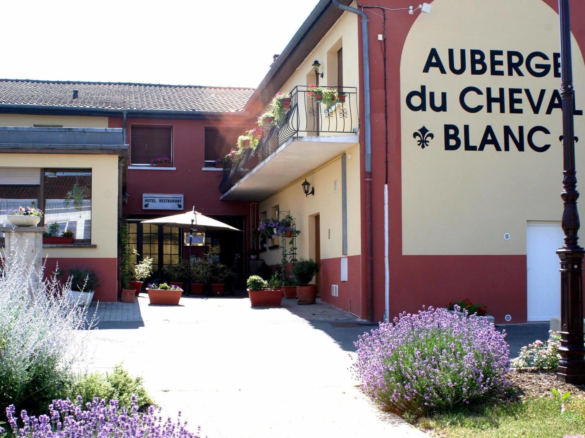 Logis Hotel Restaurant Auberge Du Cheval Blanc Chamouilley Exterior foto