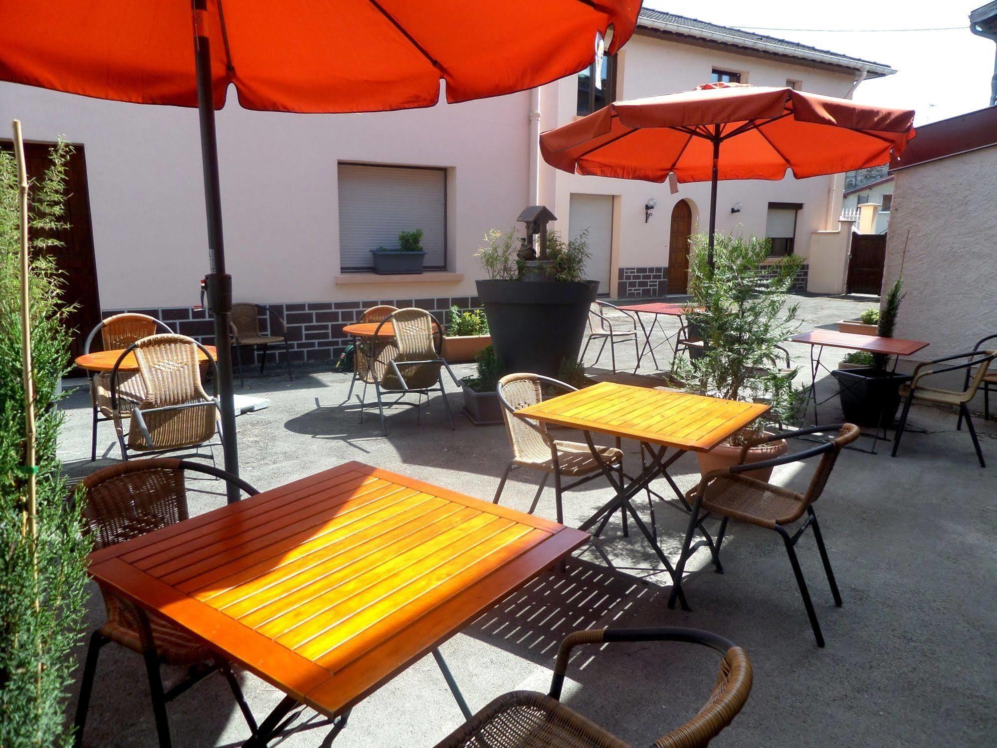 Logis Hotel Restaurant Auberge Du Cheval Blanc Chamouilley Exterior foto